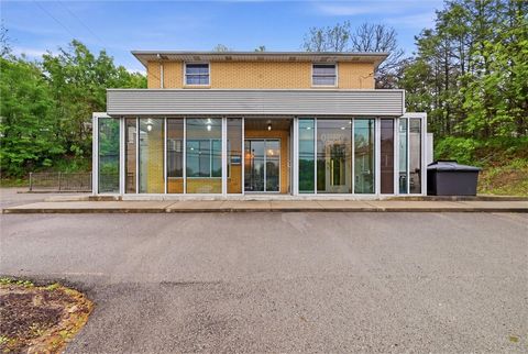 Photo of 1017 Highland Ave, Greensburg, PA 15601 (MLS # 1752751)