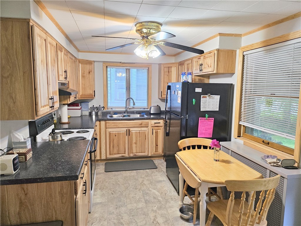 Slippery Rock Boro, Pennsylvania 16057, United States, 5 Bedrooms Bedrooms, ,2 BathroomsBathrooms,Residential,Active,150181