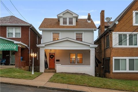Photo of 615 Woodbourne Ave, Pittsburgh, PA 15226 (MLS # 1733487)