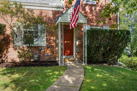 Photo of 29 Leon Rd, Pittsburgh, PA 15220 (MLS # 1725747)