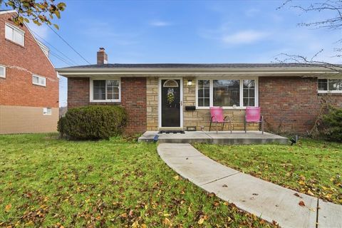 Photo of 5059 Leona Dr, Pittsburgh, PA 15227 (MLS # 1731788)