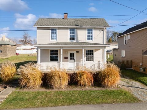 Photo of 1908 Walnut Dr, Latrobe, PA 15650 (MLS # 1731342)