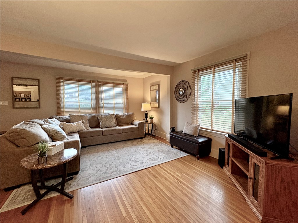 Beaver, Pennsylvania 15009, United States, 3 Bedrooms Bedrooms, ,2 BathroomsBathrooms,Residential,Contingent,182084