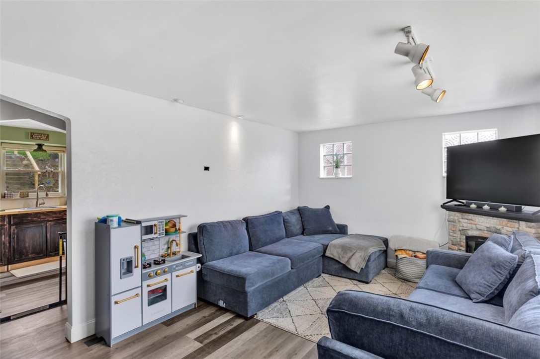 309 Division St St, West Mifflin, Pennsylvania image 2