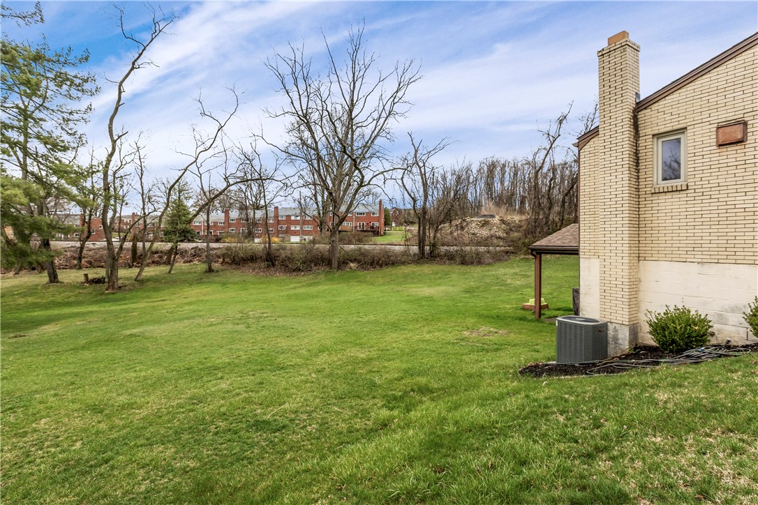 4 Harter Cir Cir, Whitehall, Pennsylvania image 3