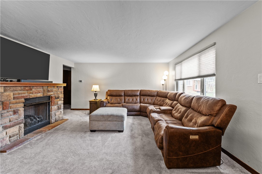 4 Harter Cir Cir, Whitehall, Pennsylvania image 9