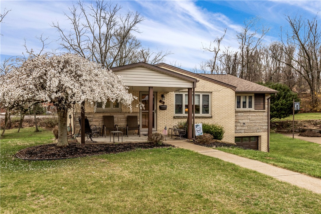 4 Harter Cir Cir, Whitehall, Pennsylvania image 2