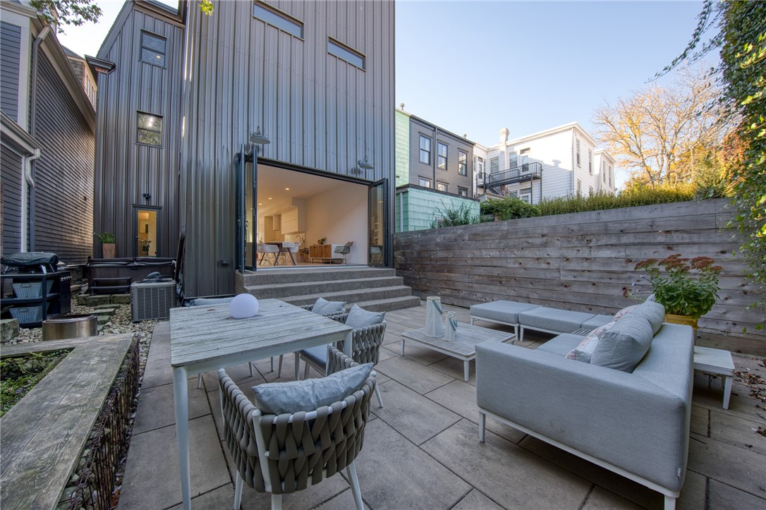 Pittsburgh, Pennsylvania, 15232, United States, 3 Bedrooms Bedrooms, ,4 BathroomsBathrooms,Residential,Active,2035611