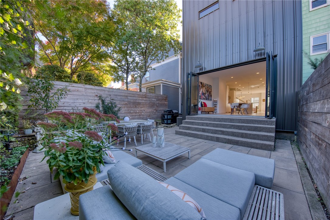 Pittsburgh, Pennsylvania, 15232, United States, 3 Bedrooms Bedrooms, ,4 BathroomsBathrooms,Residential,Active,2035611