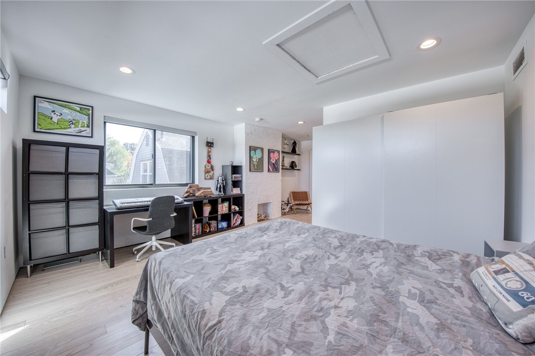 Pittsburgh, Pennsylvania, 15232, United States, 3 Bedrooms Bedrooms, ,4 BathroomsBathrooms,Residential,Active,2035611