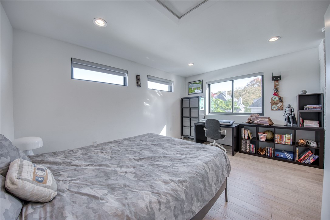 Pittsburgh, Pennsylvania, 15232, United States, 3 Bedrooms Bedrooms, ,4 BathroomsBathrooms,Residential,Active,2035611