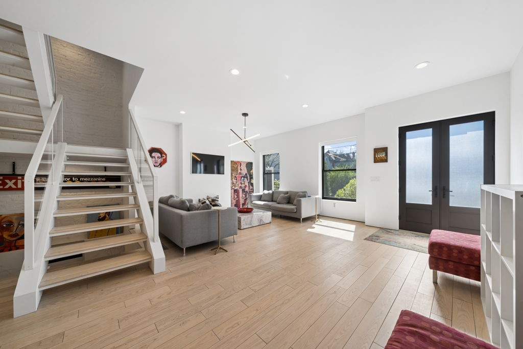 Pittsburgh, Pennsylvania, 15232, United States, 3 Bedrooms Bedrooms, ,4 BathroomsBathrooms,Residential,Active,2035611