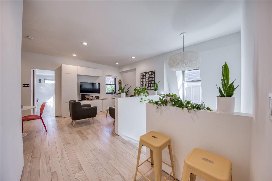Pittsburgh, Pennsylvania, 15232, United States, 3 Bedrooms Bedrooms, ,4 BathroomsBathrooms,Residential,Active,2035611