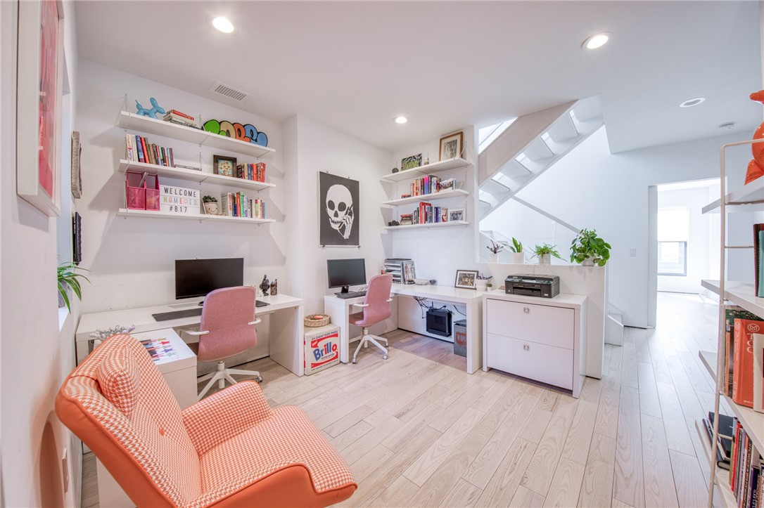 Pittsburgh, Pennsylvania, 15232, United States, 3 Bedrooms Bedrooms, ,4 BathroomsBathrooms,Residential,Active,2035611