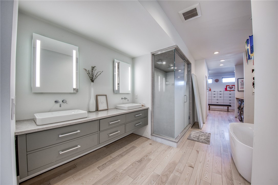 Pittsburgh, Pennsylvania, 15232, United States, 3 Bedrooms Bedrooms, ,4 BathroomsBathrooms,Residential,Active,2035611