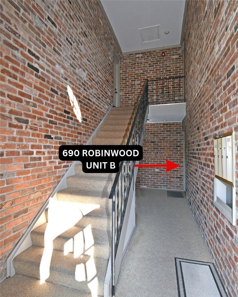 690 Robinwood B