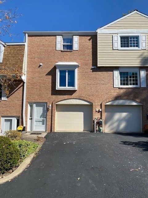 Photo of 31 Oxford Ct, Pittsburgh, PA 15237 (MLS # 1726151)