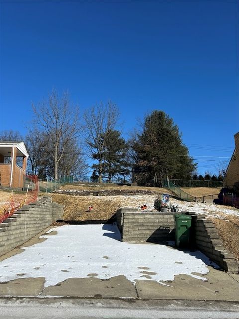 Photo of 845 Corbett Dr, Pittsburgh, PA 15234 (MLS # 1737577)