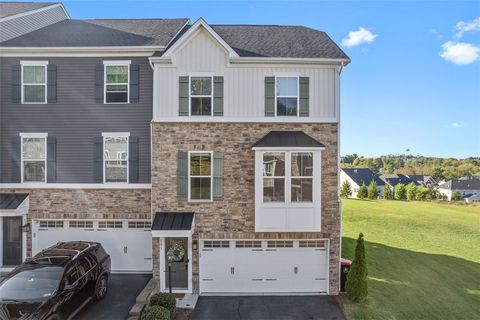 Photo of 131 Cole Dr, Mc Kees Rocks, PA 15136 (MLS # 1724598)