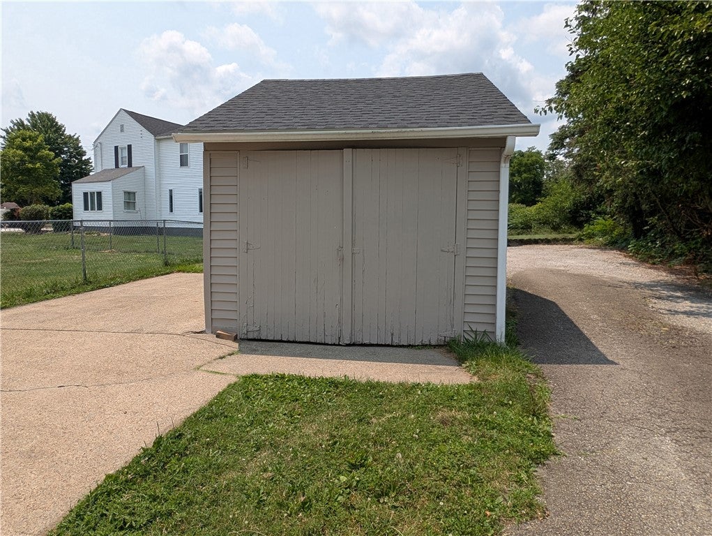 4 Hookton Avenue