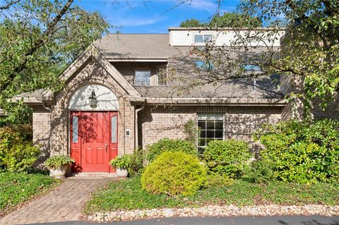Photo of 604 Essex Ct, Pittsburgh, PA 15238 (MLS # 1724074)