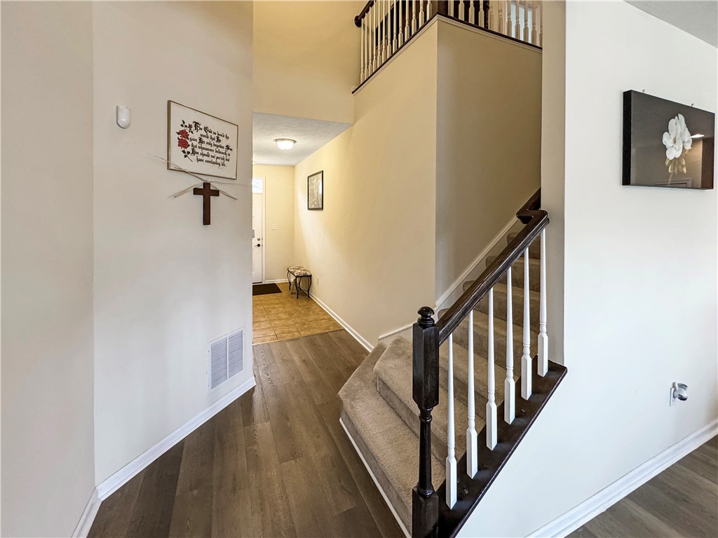 5270 Lantern Hill Ext Ext, Whitehall, Pennsylvania image 2