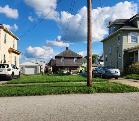 Homes For Sale - 1012 Adams St St<br/> Lawrence County, New Castle, PA 16101