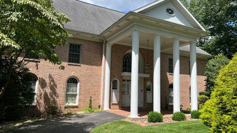 Photo of 258 Cobblestone Drive, Greensburg, PA 15601 (MLS # 1762847)