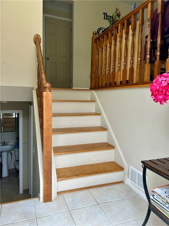 5936 Leprechaun Dr, Bethel Park, Pennsylvania image 5