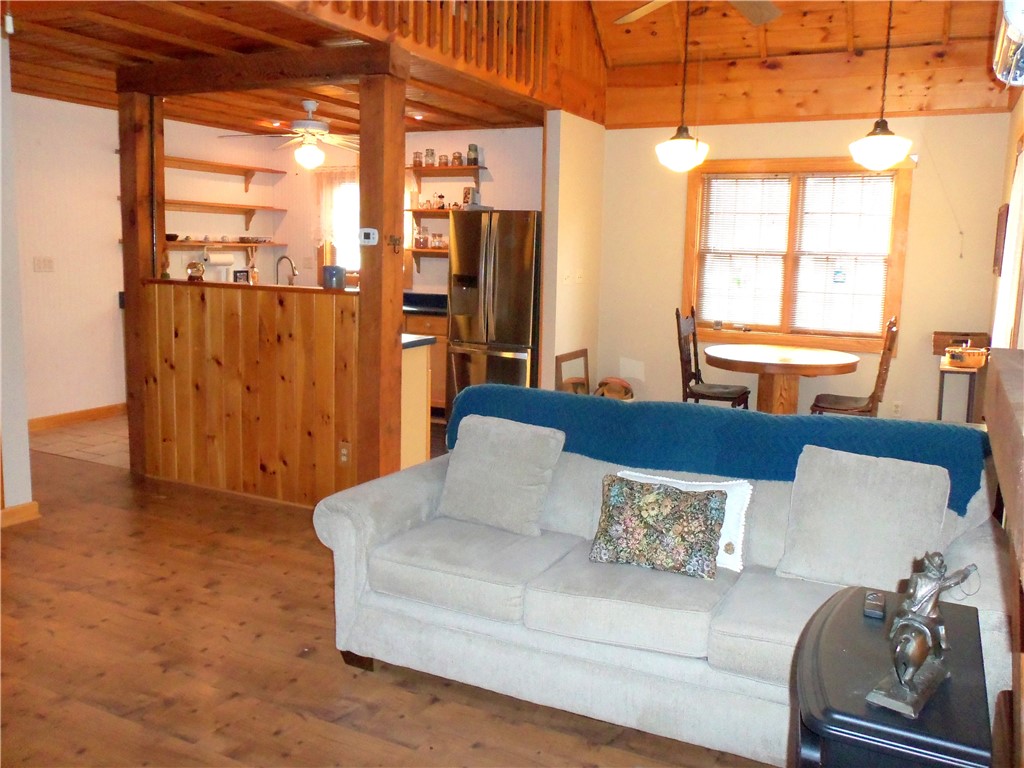 Cecil, Pennsylvania 15057, United States, 2 Bedrooms Bedrooms, ,2 BathroomsBathrooms,Residential,Pending,252022