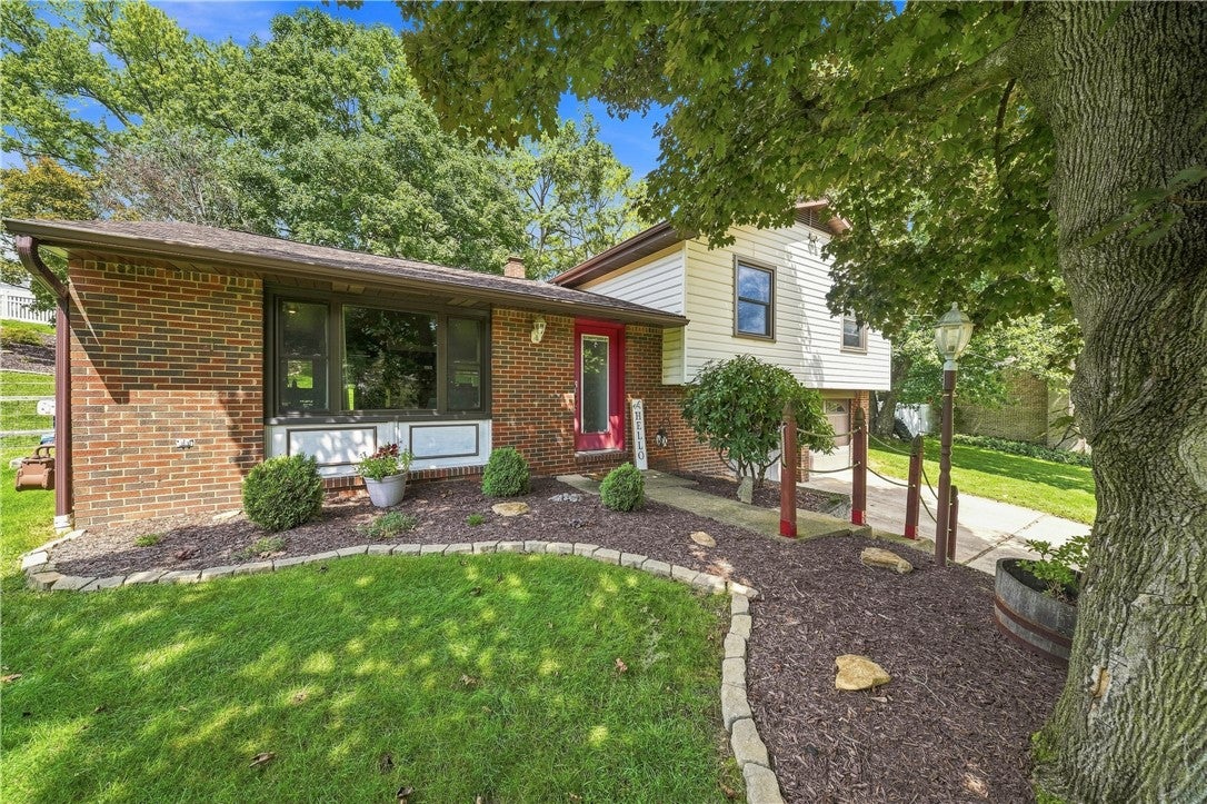 164 Lansdowne Dr