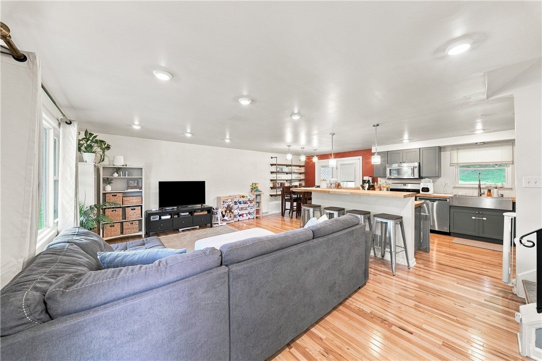 164 Lansdowne Dr