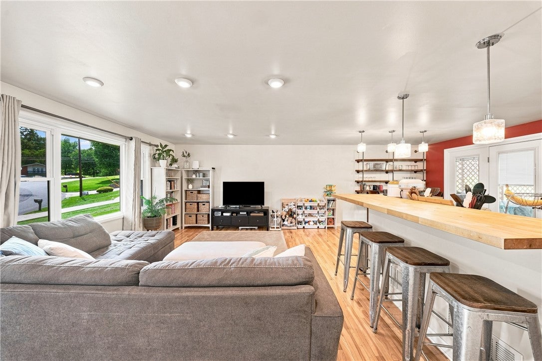 164 Lansdowne Dr