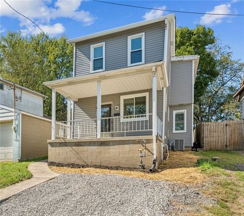 Photo of 117 Owen St, Mckees Rocks, PA 15136 (MLS # 1735697)