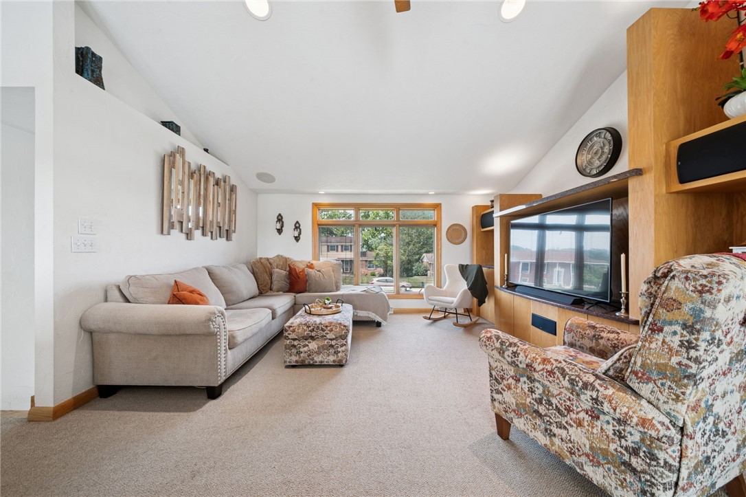 716 Courtview