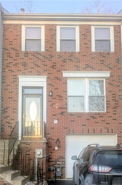 Photo of 110 Meadow Gap Dr, Monroeville, PA 15146 (MLS # 1737627)