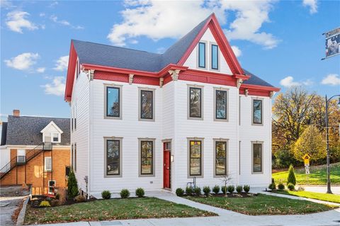 Photo of 525 Grandview Ave, Pittsburgh, PA 15211 (MLS # 1742680)