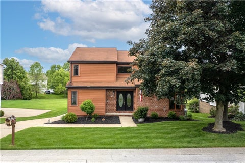 Photo of 419 Woodcock Dr, Cranberry Twp, PA 16066 (MLS # 1762986)