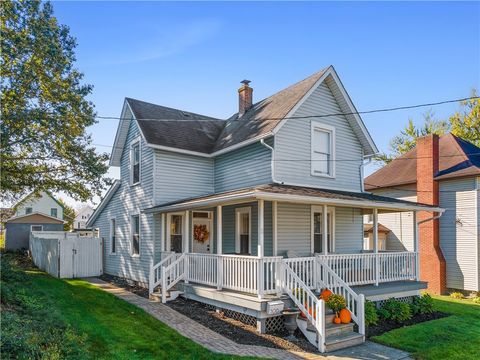 Photo of 506 W New Castle St, Zelienople, PA 16063 (MLS # 1725218)
