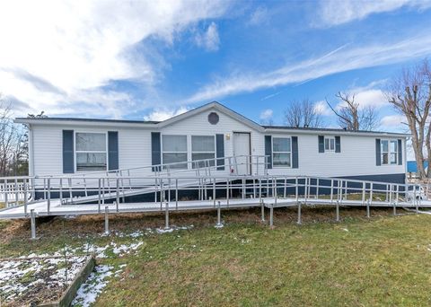 Photo of 107 Indigo Rd, Mount Pleasant, PA 15666 (MLS # 1741170)