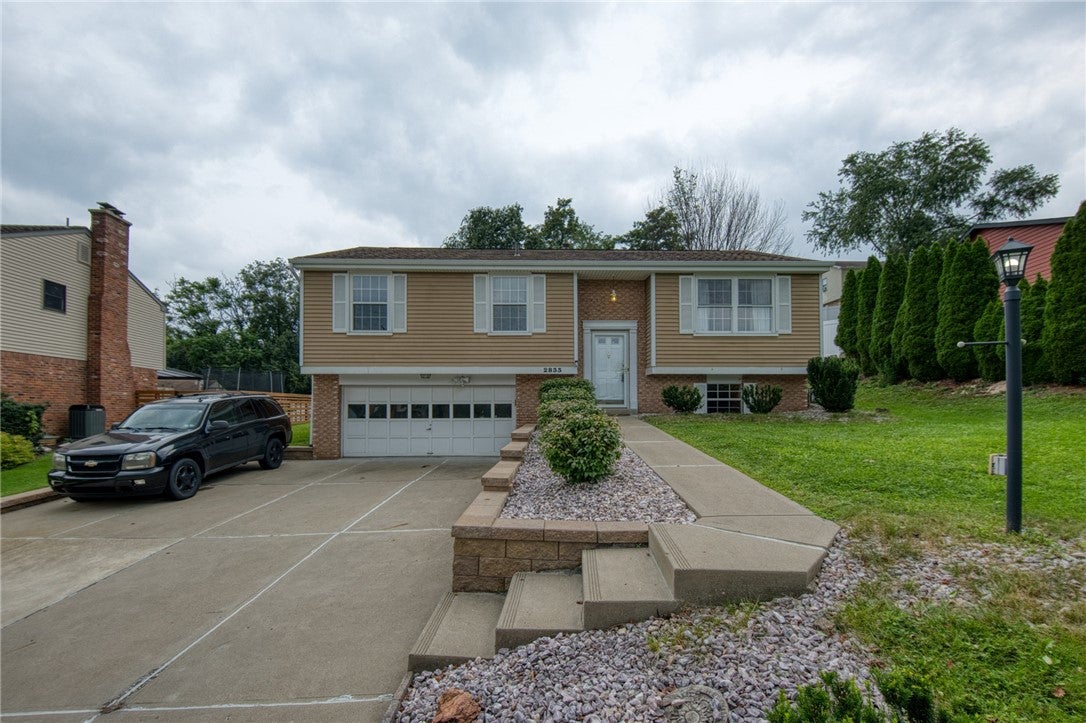 2833 Dolores Dr