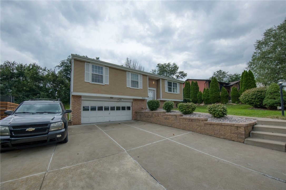 2833 Dolores Dr