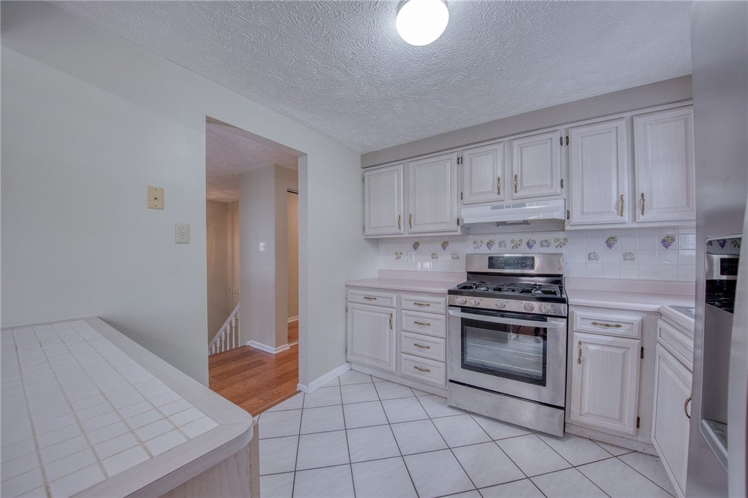2833 Dolores Dr