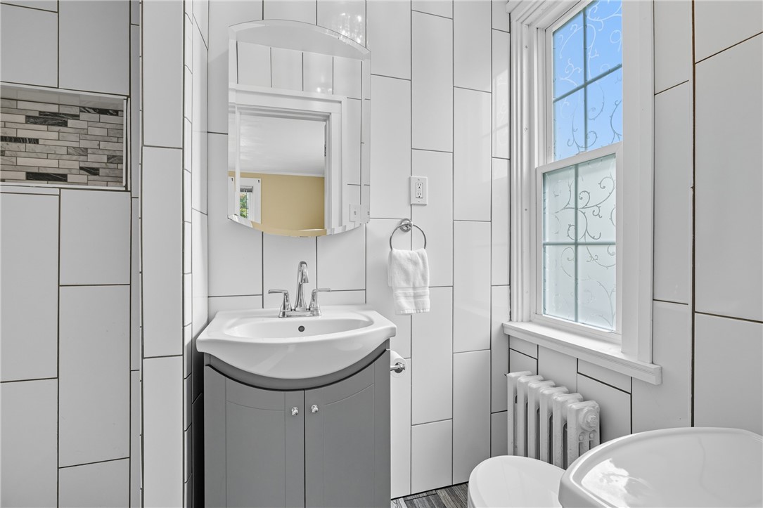 Brentwood, Pennsylvania 15227, United States, 5 Bedrooms Bedrooms, ,4 BathroomsBathrooms,Residential,Active,219260