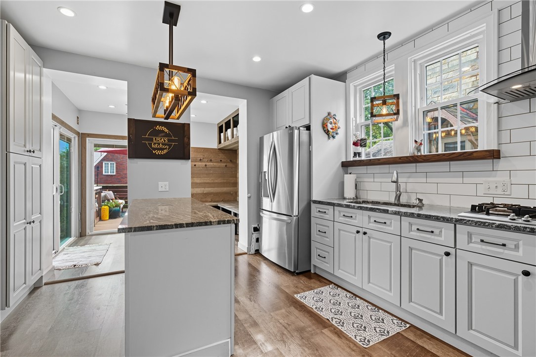 Brentwood, Pennsylvania 15227, United States, 5 Bedrooms Bedrooms, ,4 BathroomsBathrooms,Residential,Active,219260