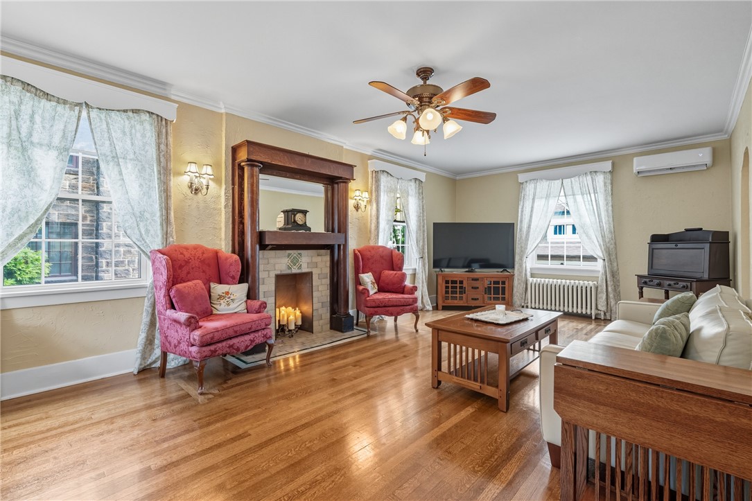 Brentwood, Pennsylvania 15227, United States, 5 Bedrooms Bedrooms, ,4 BathroomsBathrooms,Residential,Active,219260