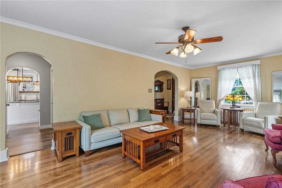 Brentwood, Pennsylvania 15227, United States, 5 Bedrooms Bedrooms, ,4 BathroomsBathrooms,Residential,Active,219260