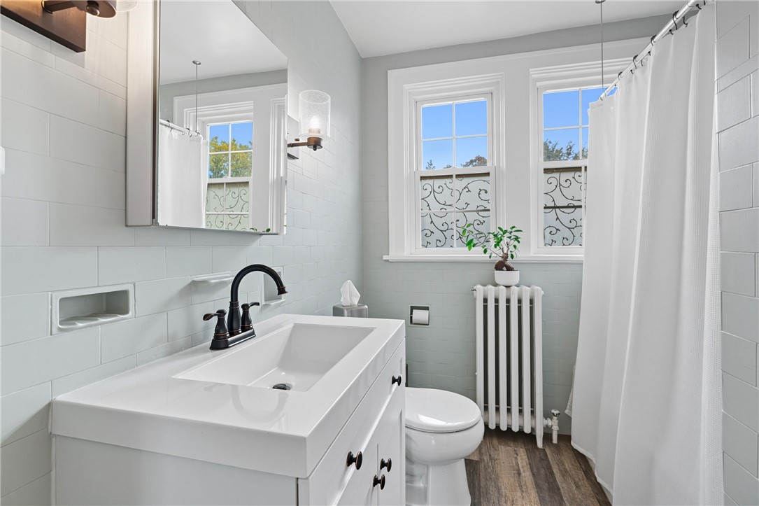 Brentwood, Pennsylvania 15227, United States, 5 Bedrooms Bedrooms, ,4 BathroomsBathrooms,Residential,Active,219260