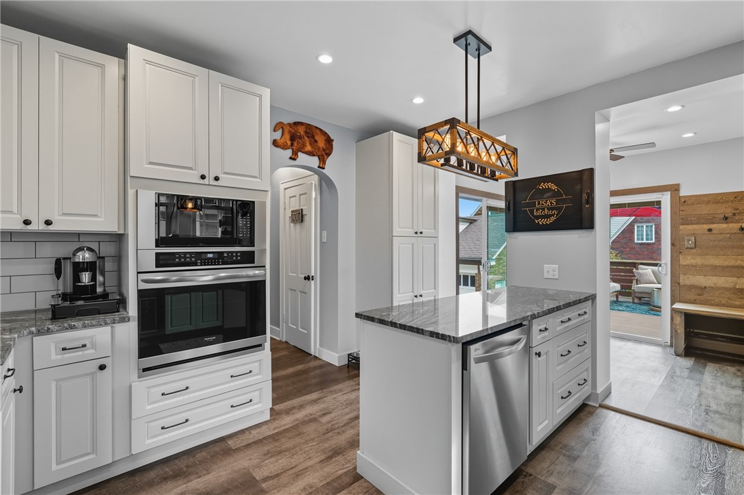 Brentwood, Pennsylvania 15227, United States, 5 Bedrooms Bedrooms, ,4 BathroomsBathrooms,Residential,Active,219260