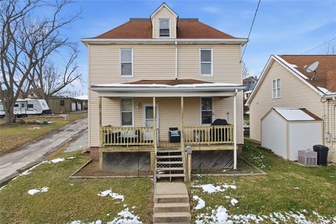 Photo of 363 Maple Ave, Washington, PA 15301 (MLS # 1733194)